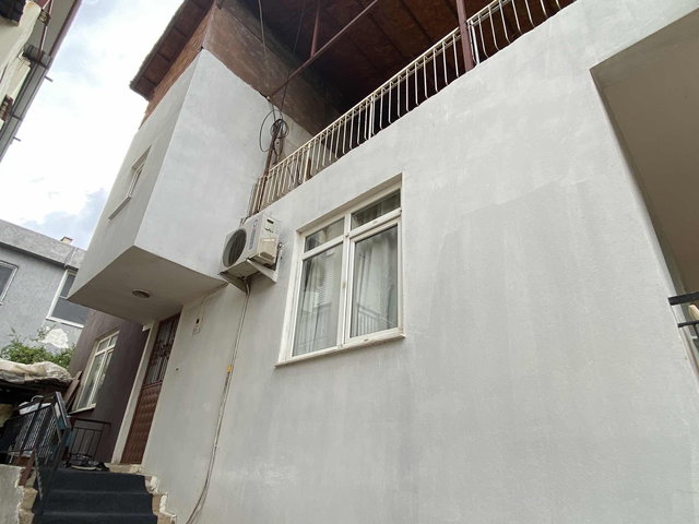 Aksu pınarlı mahallesinde 2 katlı bahçeli müstakil ev.