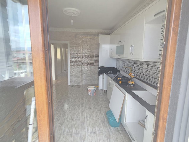 CARŞI MERKEZDE MASRAFSIZ İSKANLI 3CÜ KAT SATILIK YENİ DAİRE