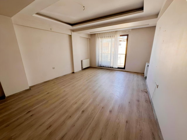 NOVUSS GAYRİMENKUL\YAYLACIK'TA 85 M2 BALKONLU KİRALIK 2+1