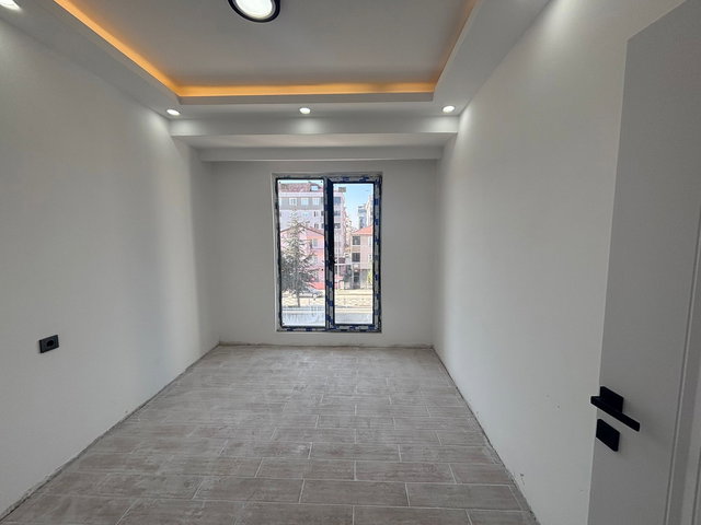 FA ÖZBİR'DEN ÇERKEZKÖY FEVZİPAŞA OKULLAR BÖLGESİ BALKONLU 1+1