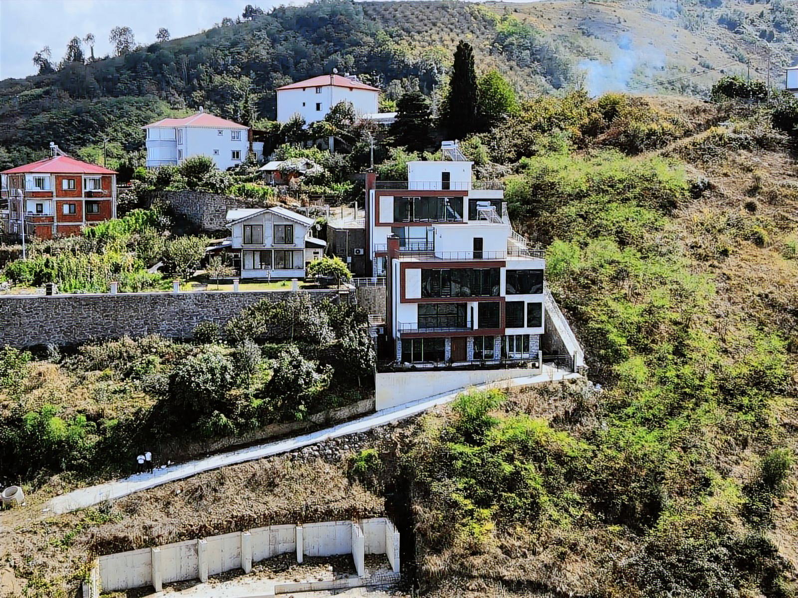 SERA GÖLÜ-DOĞA İÇİNDE SATILIK VILLA
