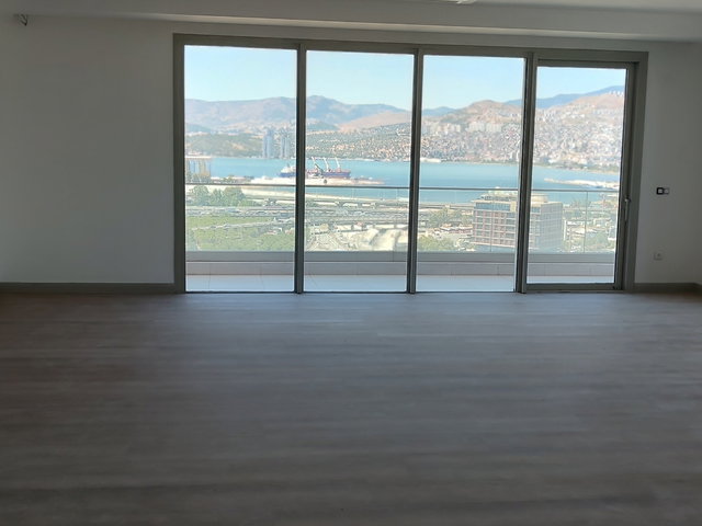 Megapol İzmir Kiralık eşsiz Deniz Manzaralı 1+1
