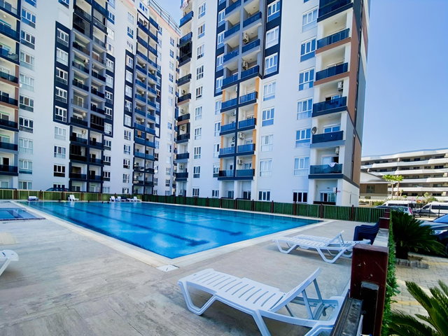 Altıntaş'ta Havuzlu Site İçerisinde Ara Kat Natamam 2+1 Daire