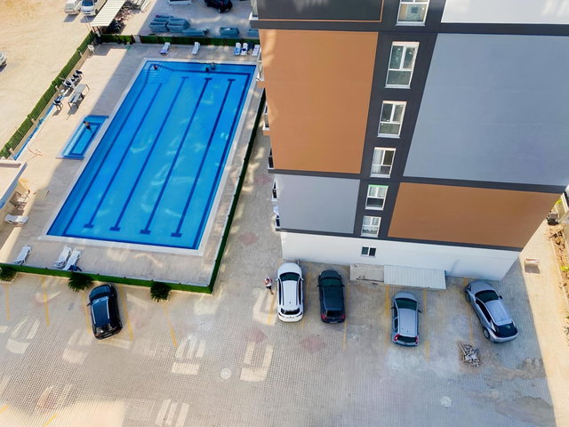 Altıntaş'ta Havuzlu Site İçerisinde Ara Kat Natamam 2+1 Daire