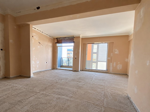 Altıntaş'ta Havuzlu Site İçerisinde Ara Kat Natamam 2+1 Daire