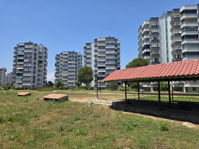 KEMERAZĞZI MH. HAVUZLU SİTEDE BOŞ 3+1 DENİZE YÜRÜME MESAFESİ