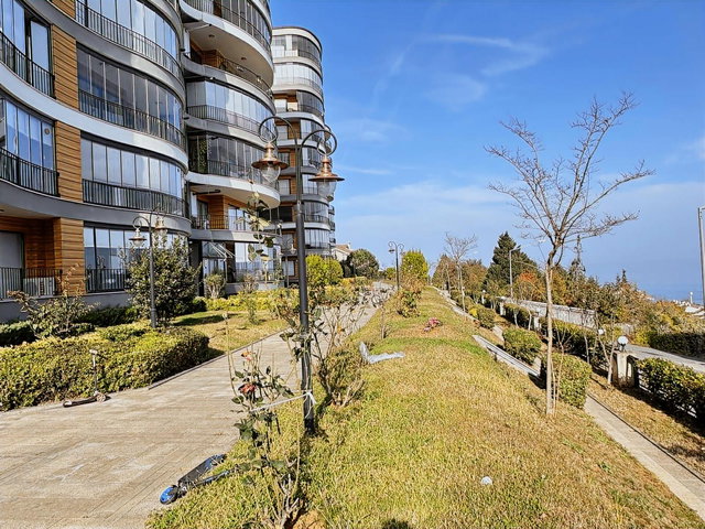 Trabzon Yalıncakta teras 1 evlerde satılık 4+1 daire