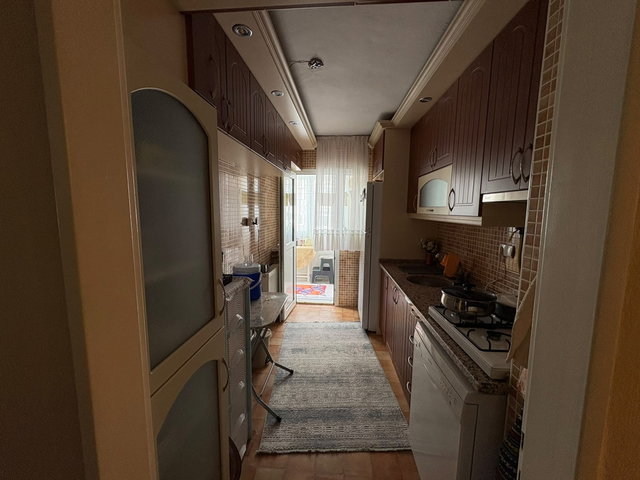 BORNOVA EVKA 4TE 2+1, DOĞALGAZLI, 2 KLİMALI, KİRALIK DAİRE
