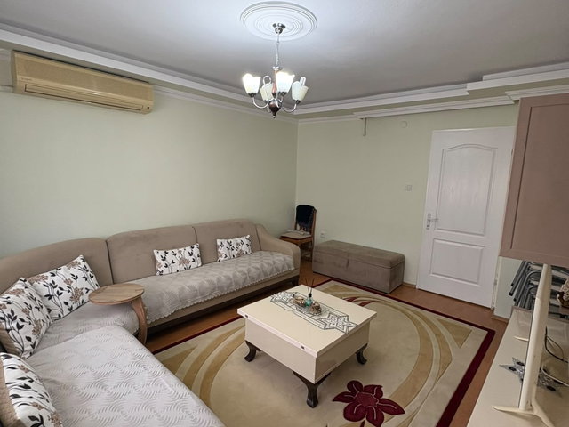 BORNOVA EVKA 4TE 2+1, DOĞALGAZLI, 2 KLİMALI, KİRALIK DAİRE