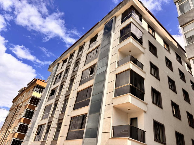 FA ÖZBİR'DEN İSTASYONDA CADDE ÜZERİ ÇİFT GİRİŞLİ KİRALIK 4+2