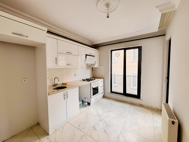 FA ÖZBİR'DEN İSTASYONDA CADDE ÜZERİ ÇİFT GİRİŞLİ KİRALIK 4+2