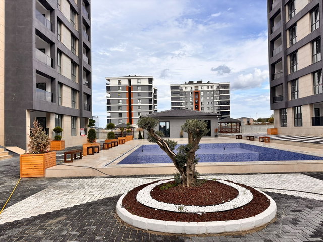 FA ÖZBİRDEN ÇERKEZKÖY KİPA BÖLGESİ HAVUZLU LÜX ARA KAT 1+1 DAİRE