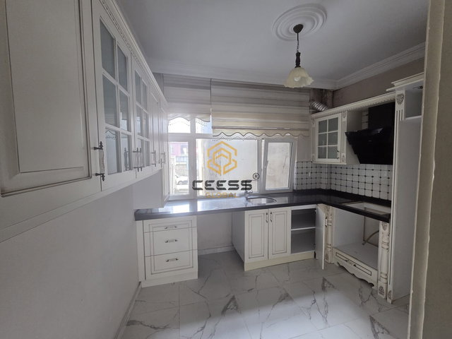 YALI MAHALLESİNDE ANA CADDE ÜZERİNDE KİRALIK 2+1 DAİRE