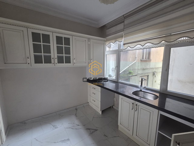 YALI MAHALLESİNDE ANA CADDE ÜZERİNDE KİRALIK 2+1 DAİRE