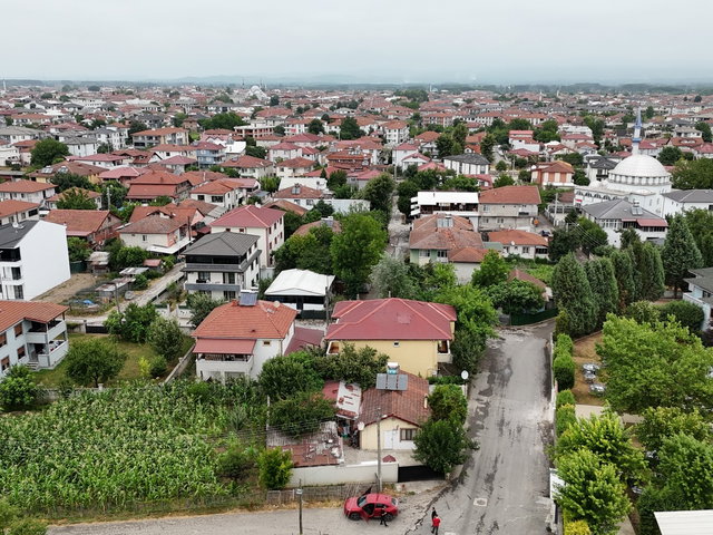 322 M2 Arsa üzerinde 100 M2 Prafabrik Müstakil Satilk ev