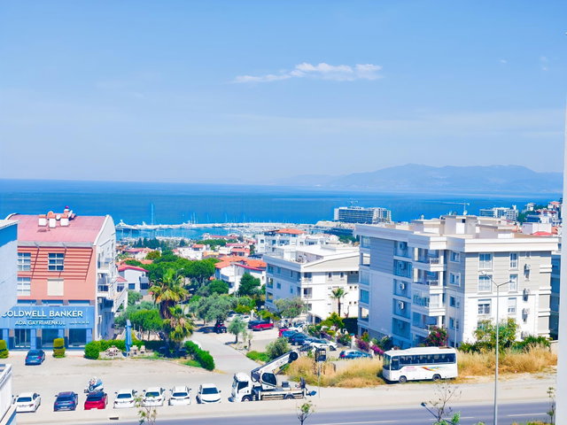 Kuşadası Ege mahallesinde, kiralık, 3+1, deniz manzaralı daire.
