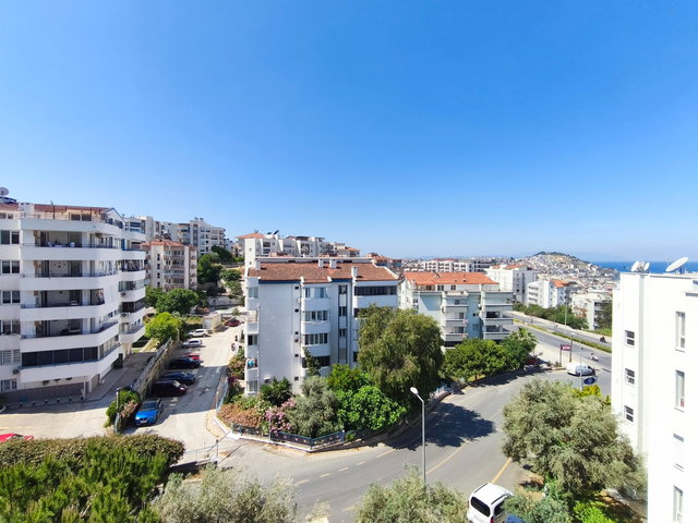 Kuşadası Ege mahallesinde, kiralık, 3+1, deniz manzaralı daire.