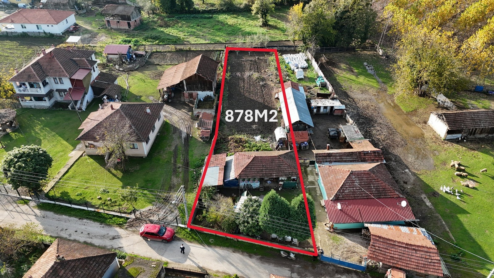 KÖY MERKEZİNDE 878 m2 İMARLI ARSA VE SATILIK ESKİ EV