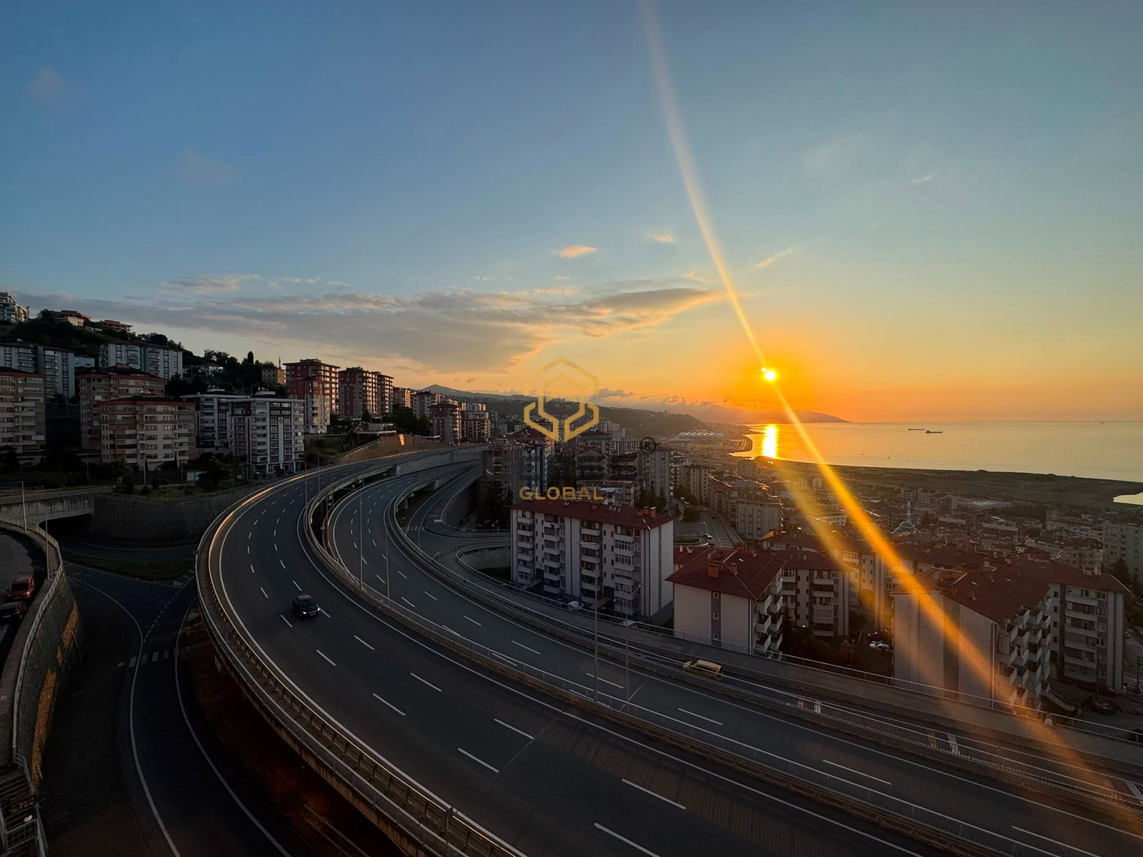 TRABZON 2 NOLU BEŞİRLİ'DE DENİZ MANZARALI 3+1 SATILIK DAİRE