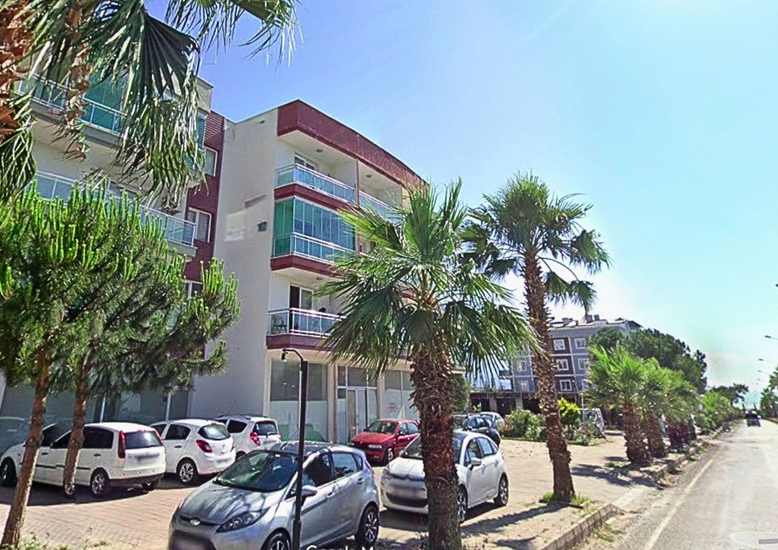 Kuşadası Davutlarda Satılık Cadde Cepheli 1+1 daire...
