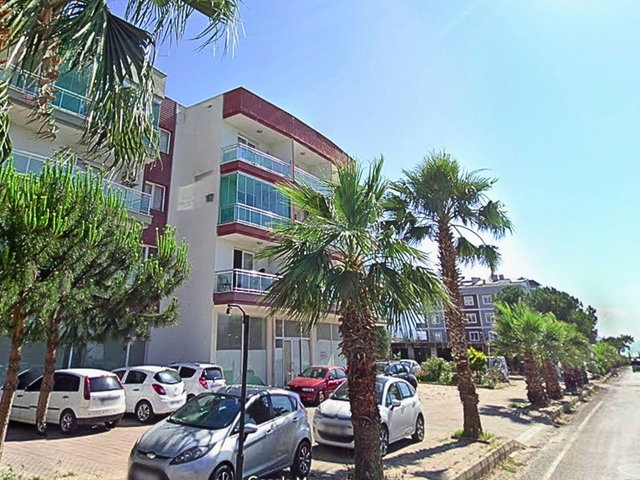 Kuşadası Davutlarda Satılık Cadde Cepheli 1+1 daire...