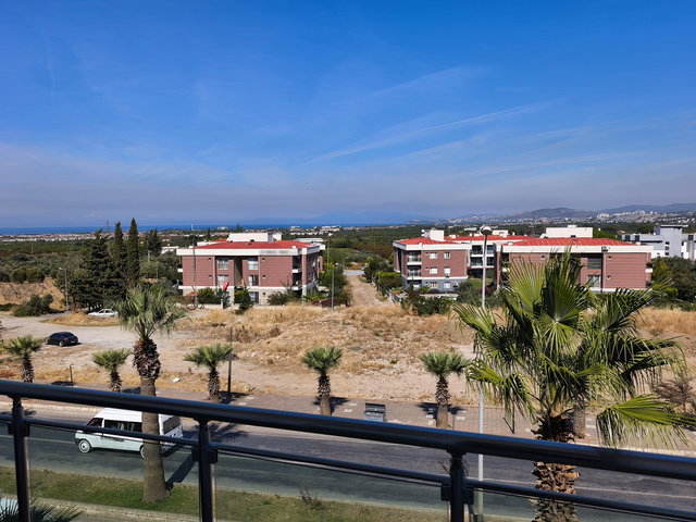 Kuşadası Davutlarda Satılık Cadde Cepheli 1+1 daire...