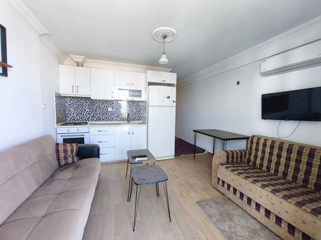 Kuşadası Davutlarda Satılık Cadde Cepheli 1+1 daire...