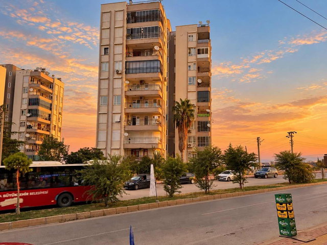 Lara Sümerkent'te Ara Kat 145 m² Net Geniş 3+1 Satılık Daire