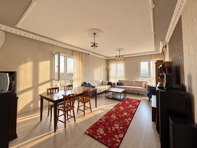 Lara Sümerkent'te Ara Kat 145 m² Net Geniş 3+1 Satılık Daire