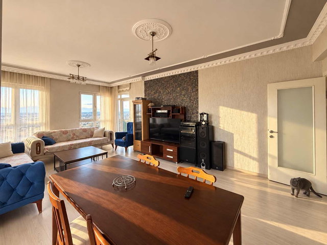 Lara Sümerkent'te Ara Kat 145 m² Net Geniş 3+1 Satılık Daire