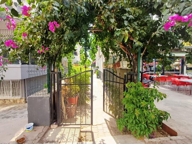 Güllük Caddesi 2. Parselde 3+1 Konut veya İşyeri Köşe Parsel