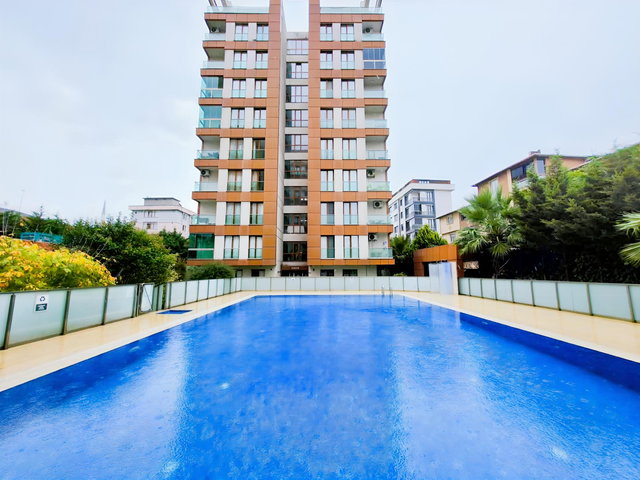ÇEKMEKÖY AYDINLAR'DA HAVUZLU SİTEDE 5 KAT 2+1 MODERN KİRALIK