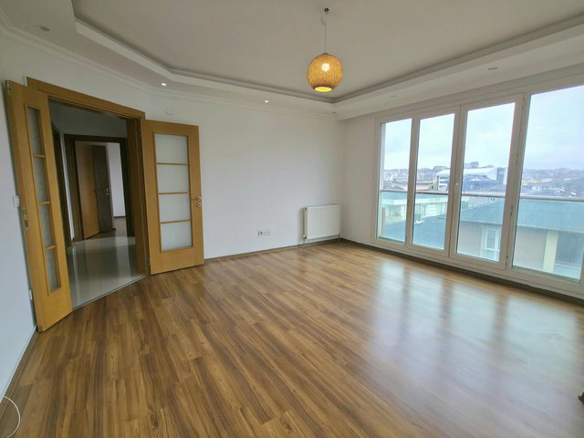 ÇEKMEKÖY AYDINLAR'DA HAVUZLU SİTEDE 5 KAT 2+1 MODERN KİRALIK