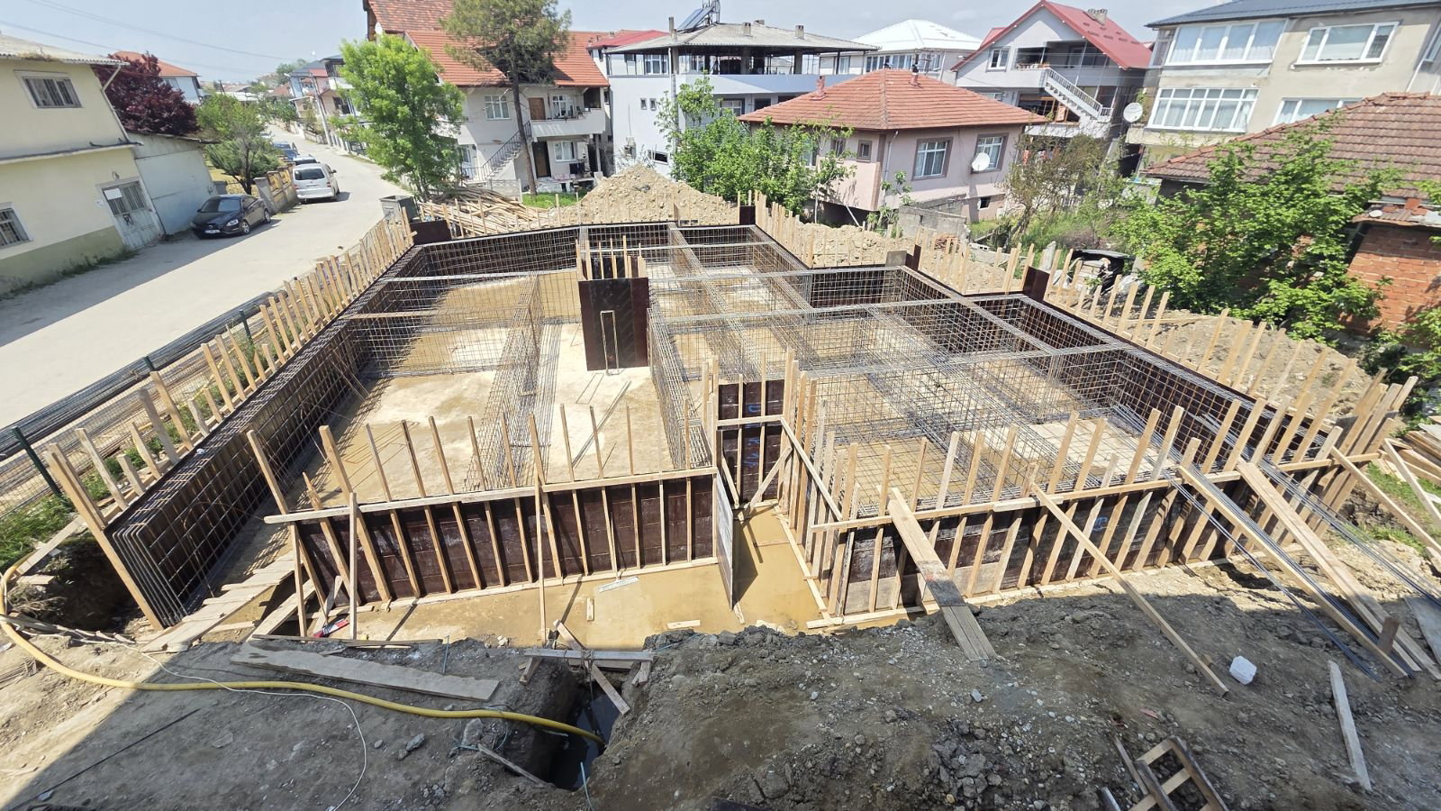 CARŞI MERKEZDE 2+1 ODA SATILIK DAİRELER