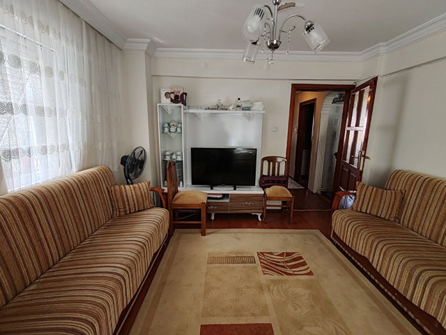 Balçova Eğitim Mah. Otoban yakını satılık 2+1 daire..
