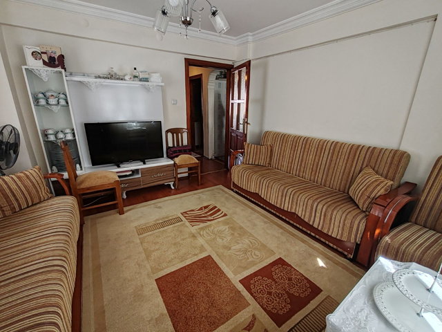 Balçova Eğitim Mah. Otoban yakını satılık 2+1 daire..