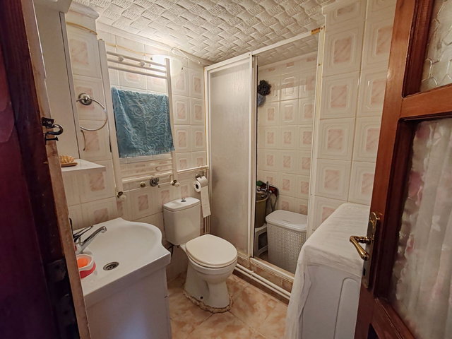 Balçova Eğitim Mah. Otoban yakını satılık 2+1 daire..