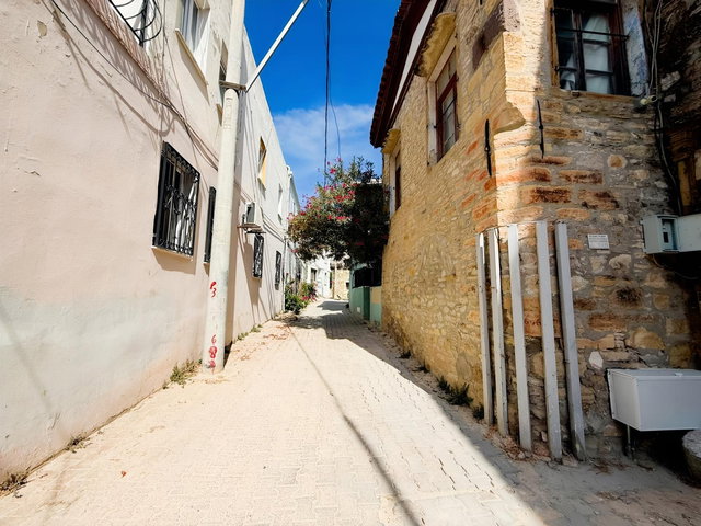 ÇEŞME MERKEZ,MUSALLA MAHALLESİNDE FIRSAT SATILIK 2+1 DAİRE