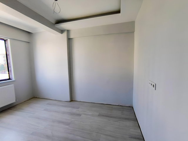 KARAKAVAK MAHALLESİ ÇEVRE YOLUNA YAKIN MESAFE SATILIK 1+1 DAİRE