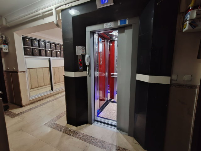 Narlıdere Çatalkaya'da Genç bina Geniş m2 sahip satılık daire..
