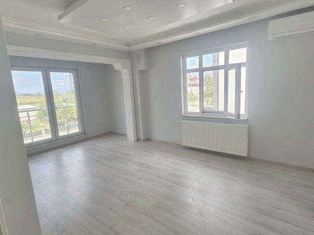 MÜSTAKİL BAHCELİ 2 KATLI EVİN 2 Cİ KATI KİRALIK DAİRE