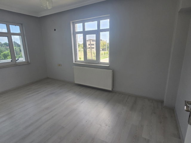 MÜSTAKİL BAHCELİ 2 KATLI EVİN 2 Cİ KATI KİRALIK DAİRE