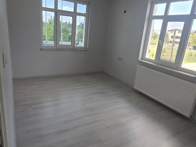 MÜSTAKİL BAHCELİ 2 KATLI EVİN 2 Cİ KATI KİRALIK DAİRE