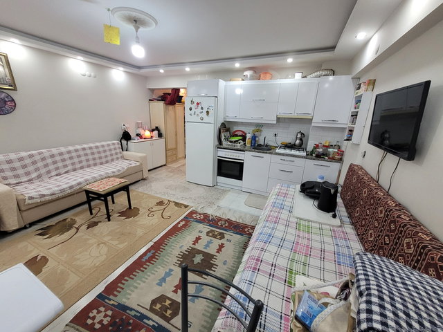 Muradiye istasyon Karşısı Geniş 1+1 Koridorlu Balkonlu Arakat