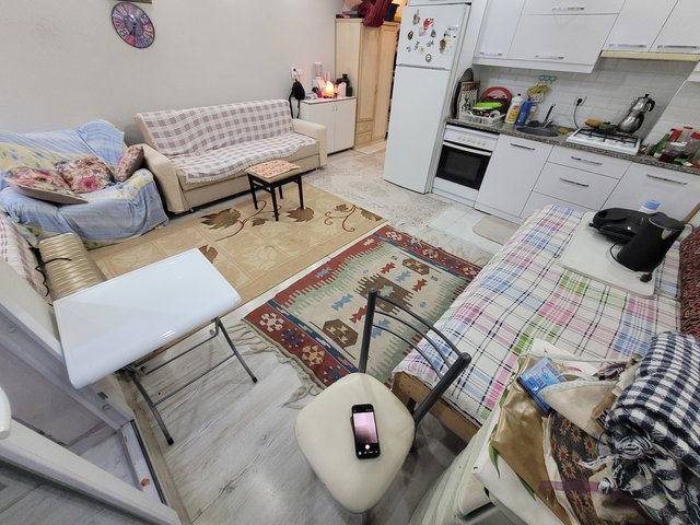 Muradiye istasyon Karşısı Geniş 1+1 Koridorlu Balkonlu Arakat