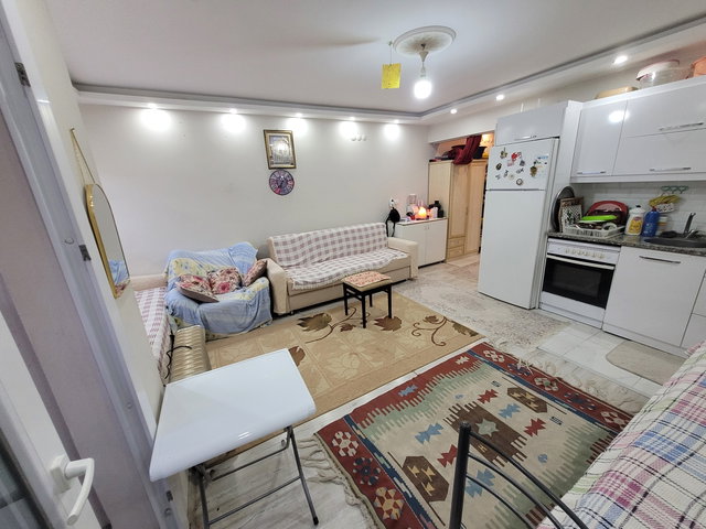 Muradiye istasyon Karşısı Geniş 1+1 Koridorlu Balkonlu Arakat
