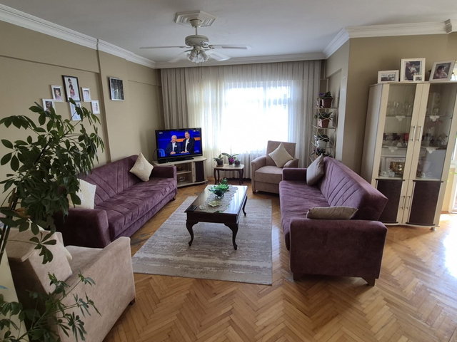 İÇERENKÖYDE NURİ CINGILLIOĞLU LİSESİ YAKININDA KAÇMAZ 3+1 DAİRE