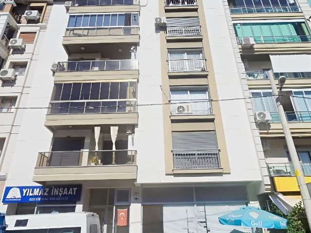 Şemikler Meydanda Satılık Geniş 3+1 Daire