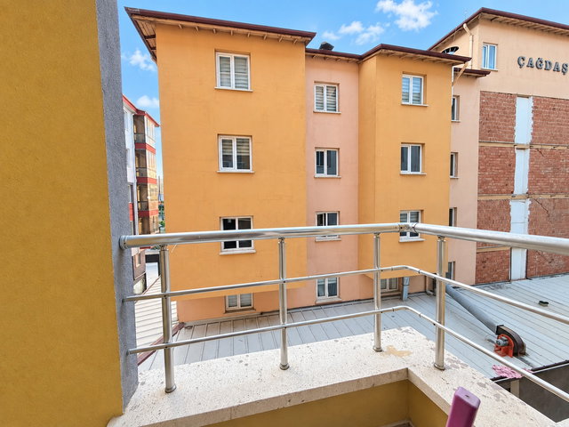 TURKUAZ EMLAK'TAN ERENLER SEVGİ CADDESİ ÜZERİNDE 2+0 KİRALIK