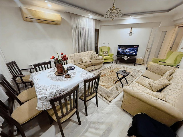 Şemikler Çarşıda / SATILIK FUL AYDINLIK / 2+1 Arakat / Köşe BİNA
